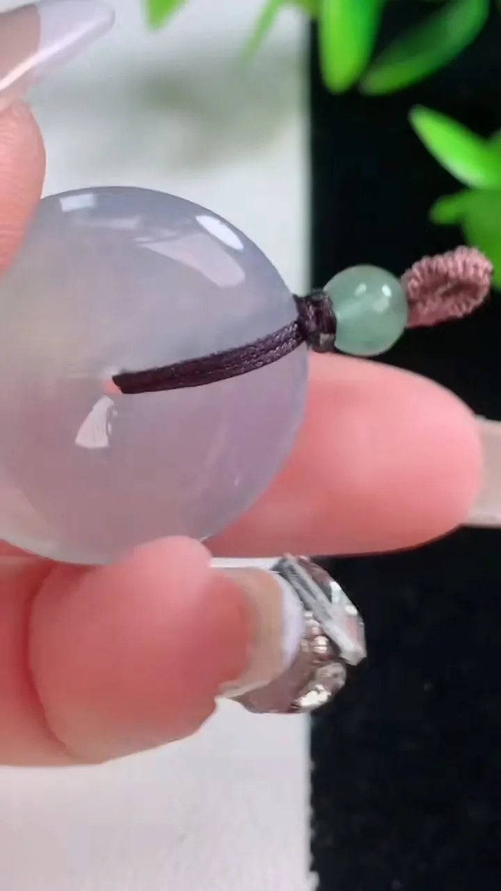 天然A货翡翠平安扣吊坠，尺寸26-5，重量:7.47g
1月5日