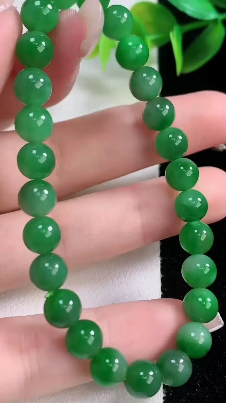 天然A货翡翠圆珠手串，尺寸6.8-26颗，重量:15.01g1月5日
工厂直销收藏佳品,种好水足，色