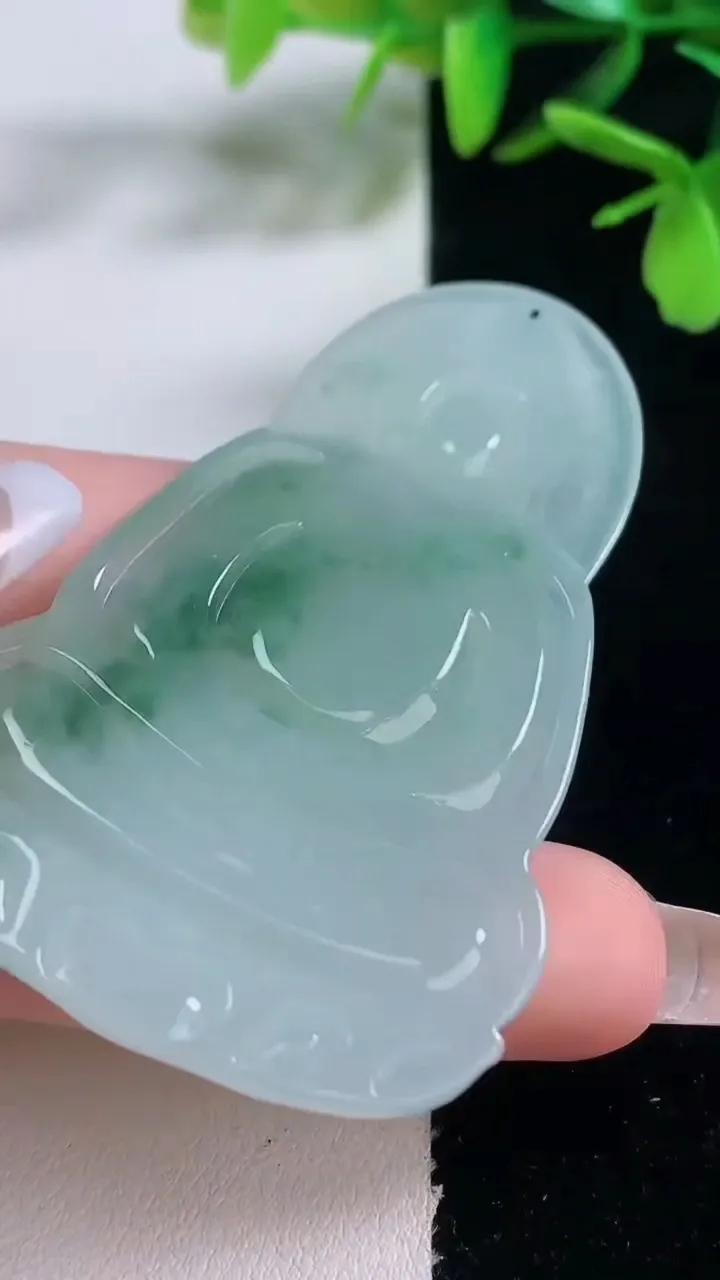 天然A货翡翠种飘花观音菩萨吊坠，尺寸64-39.5-5.2，重量:25.13g
1月5日