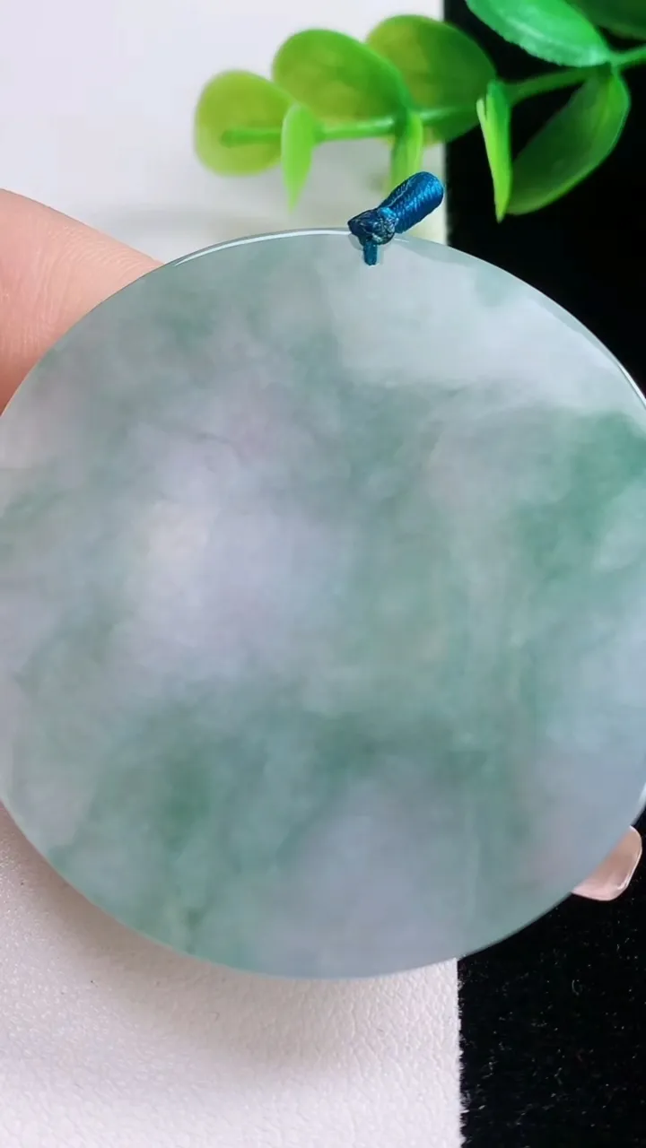 天然A货翡翠阿弥陀佛吊坠，尺寸53-4.7，重量:30.22g
1月5日