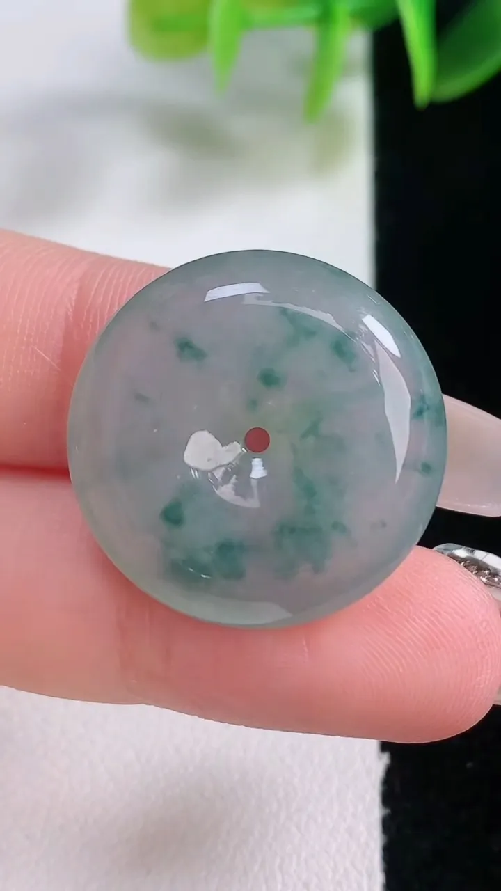 天然A货翡翠冰种飘花平安扣吊坠，尺寸23.4-6.2，重量:8.72g
1月5日