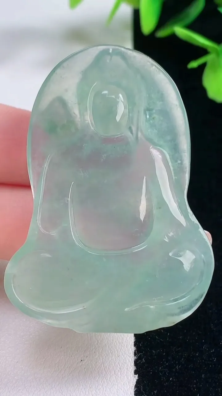 天然A货翡翠大势至菩萨吊坠，尺寸54.5-39.6-5.6，重量:23.16g
1月5日