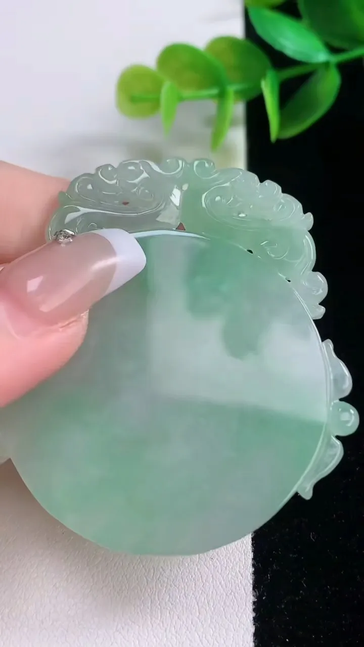 天然A货翡翠复古龙牌吊坠，尺寸54.6-51.3-3.6，重量:23.34g
1月5日