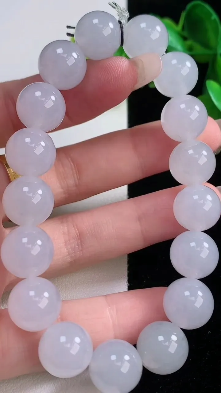 天然A货翡翠圆珠手串，尺寸12-17颗，重量:51.06g1月5日
工厂直销收藏佳品,种好水足，色泽均匀，有种有色，上手高大气！