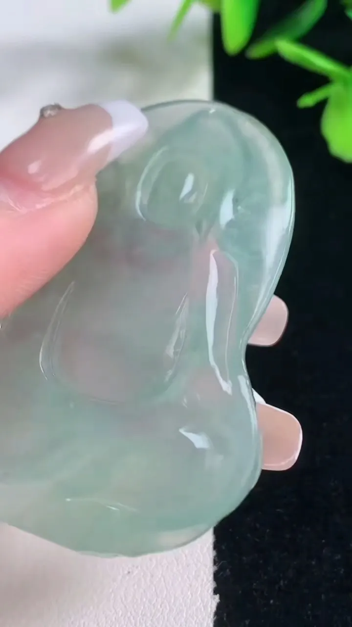 天然A货翡翠大势至菩萨吊坠，尺寸54.5-39.6-5.6，重量:23.16g
1月5日