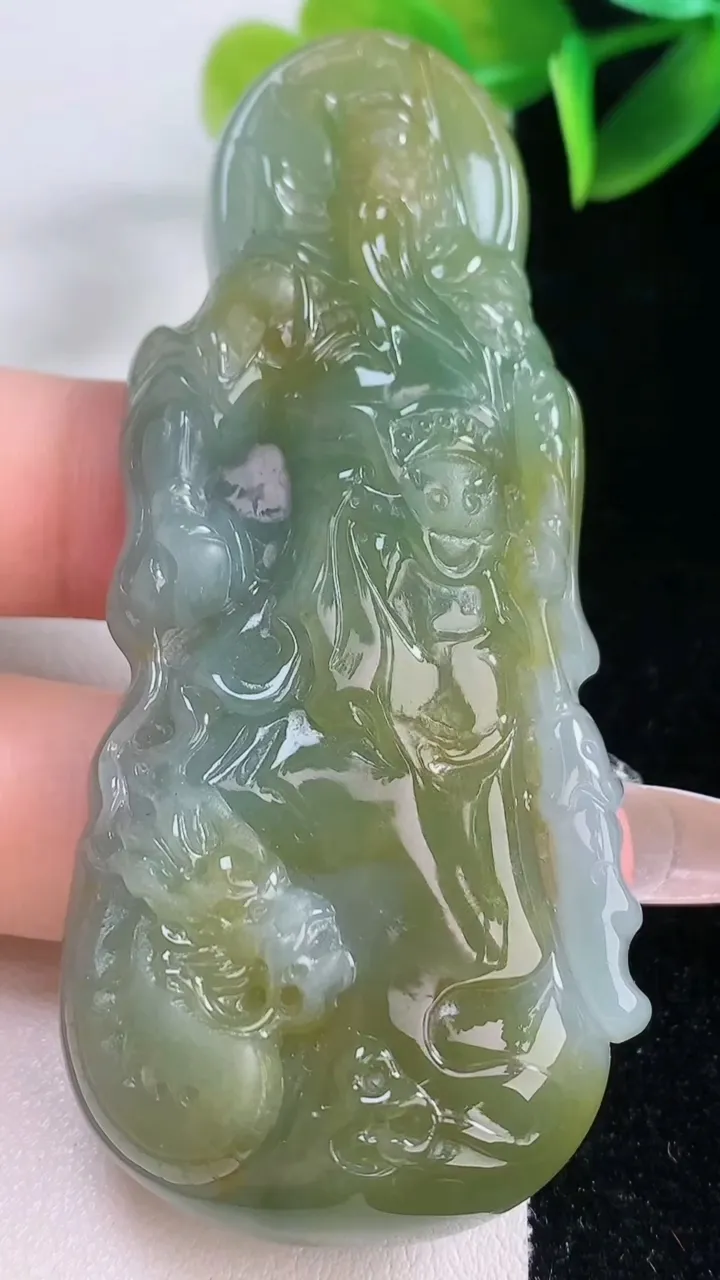 天然A货翡翠双彩御龙关公吊坠，尺寸74.6-32.4-9，重量:40.15g
1月5日