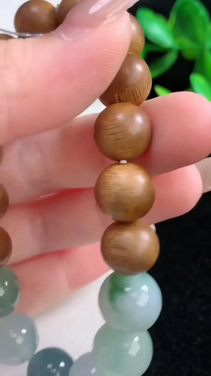 天然A货翡翠种飘花圆珠手串，尺寸12，重量:22.43g1月5日
工厂直销收藏佳品,种好水足，色泽均匀，有种有色，上手高大气！