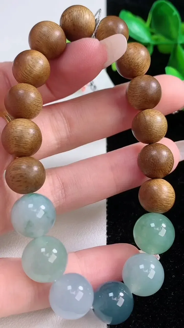 天然A货翡翠种飘花圆珠手串，尺寸12，重量:22.43g1月5日
工厂直销收藏佳品,种好水足，色泽均