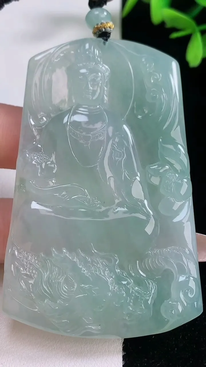 天然A货翡翠御龙大势至菩萨吊坠，尺寸71-45.8-5.8，重量:46.96g
1月5日