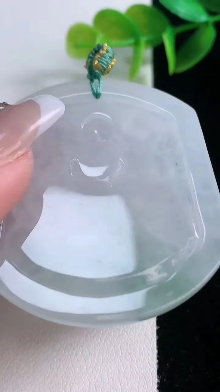 天然A货翡翠馗吊坠，尺寸52-45.5-5.4，重量:24.91g
1月5日