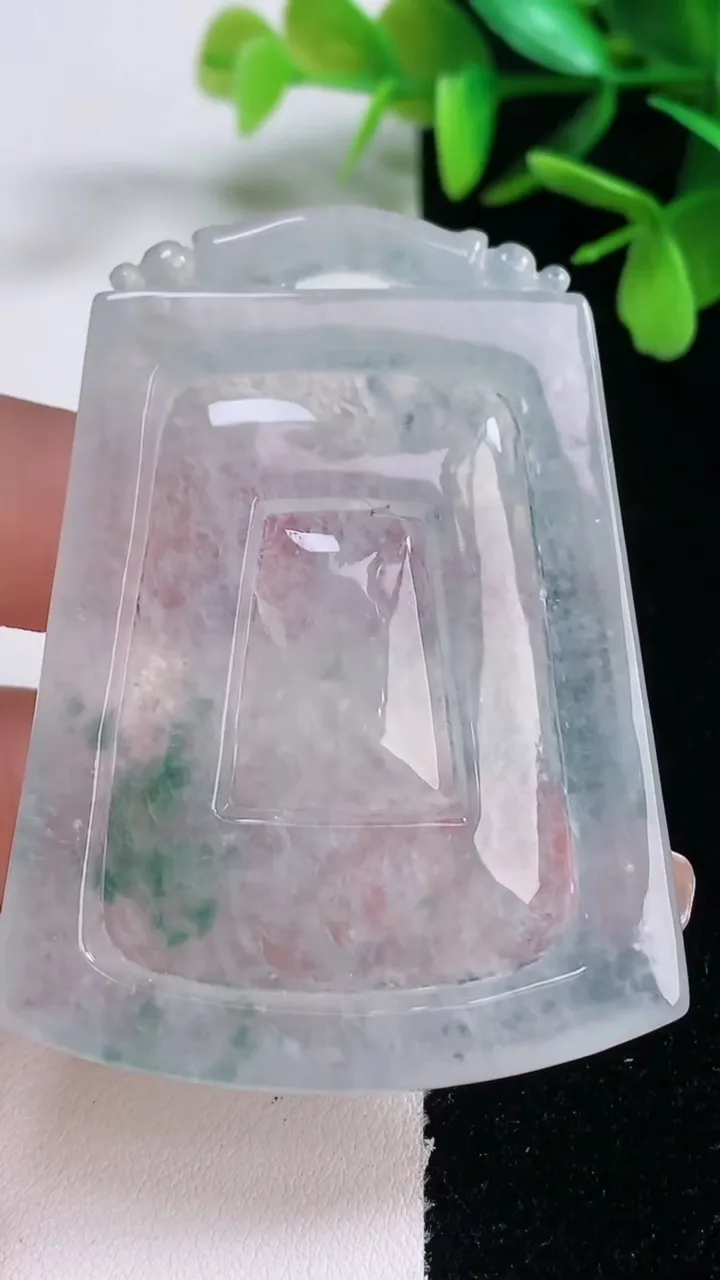 天然A货翡翠种飘花山水悟道吊坠，尺寸60.6-45.2-6.7，重量:39.26g
1月5日