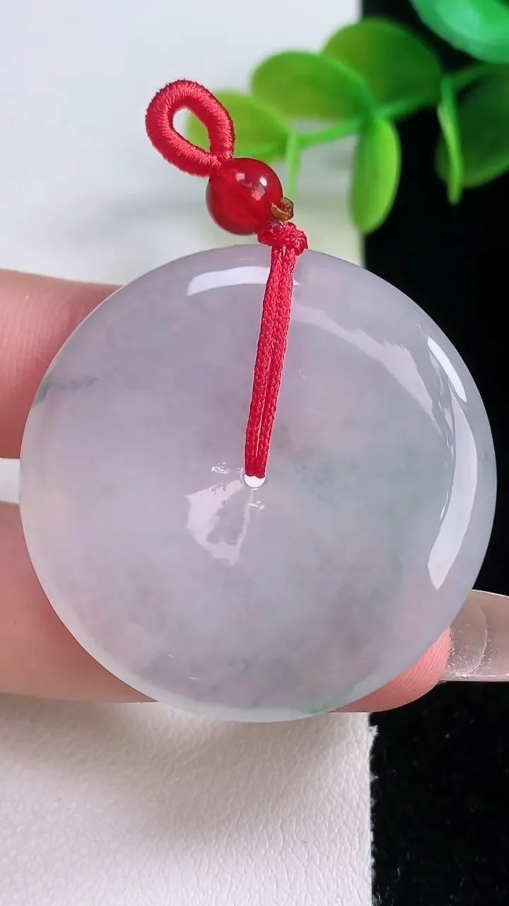 天然A货翡翠冰种飘花平安扣吊坠，尺寸36.7-5.3，重量:16.75g
1月5日