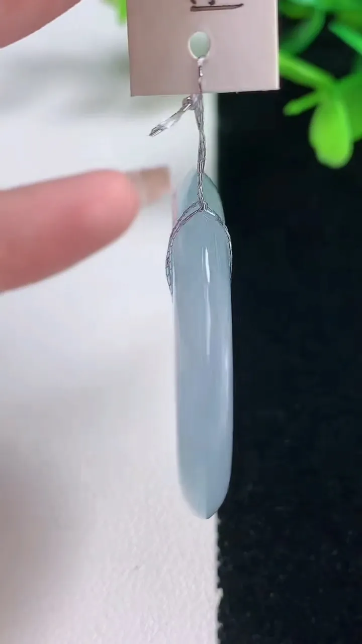 天然A货翡翠种飘花平安扣吊坠，尺寸39-5.5，重量:18.78g
1月5日