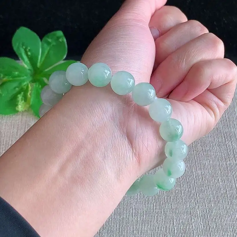 a货翡翠冰种飘绿圆珠佛珠手串19颗  尺寸10.4mm 重量38.32g 0104