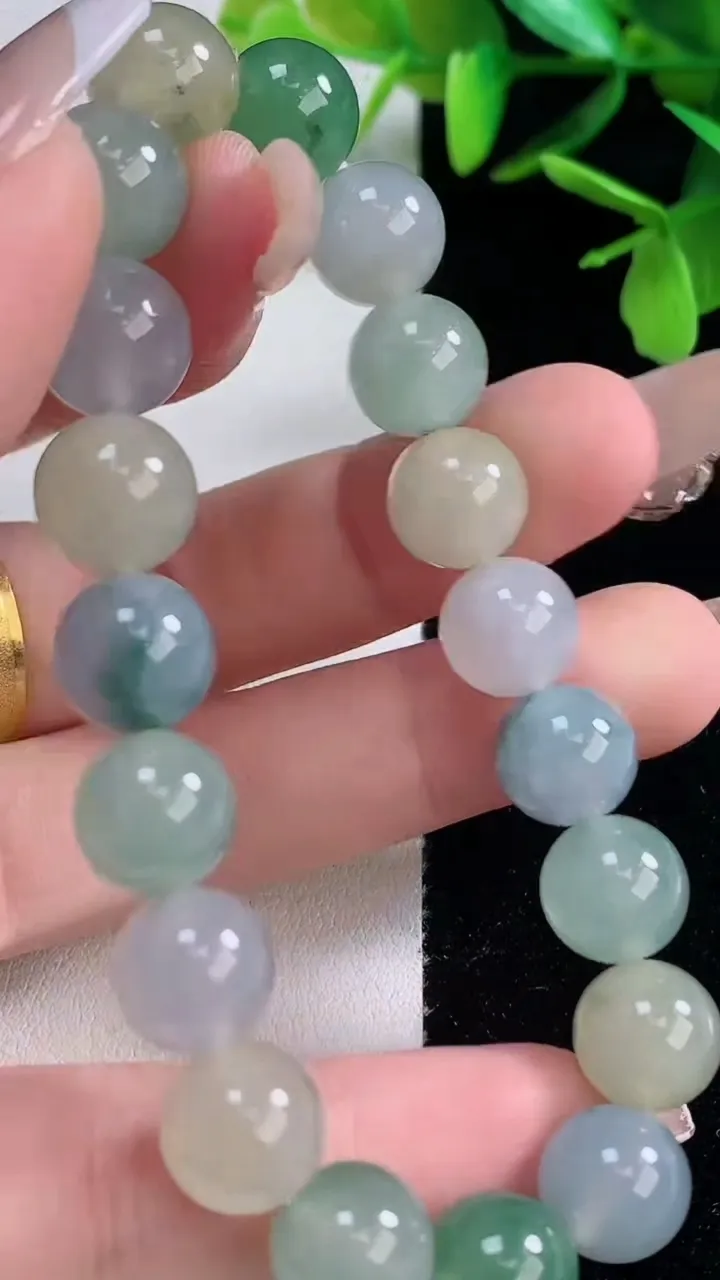 天然A货翡翠种三彩圆珠手串，尺寸10-19颗，重量:32.72g1月5日
工厂直销收藏佳品,种好水足