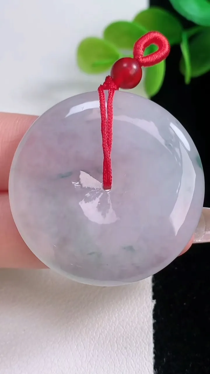 天然A货翡翠冰种飘花平安扣吊坠，尺寸36.7-5.3，重量:16.75g
1月5日