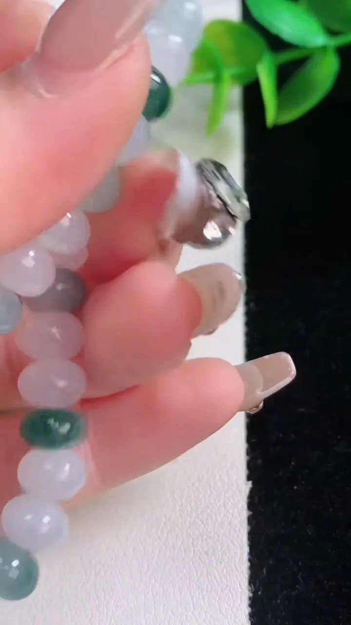 天然A货翡翠飘花算盘珠手串，尺寸8.5-6-30颗，重量:24.76g1月5日
工厂直销收藏佳品,种好水足，色泽均匀，有种有色，上手高大气！