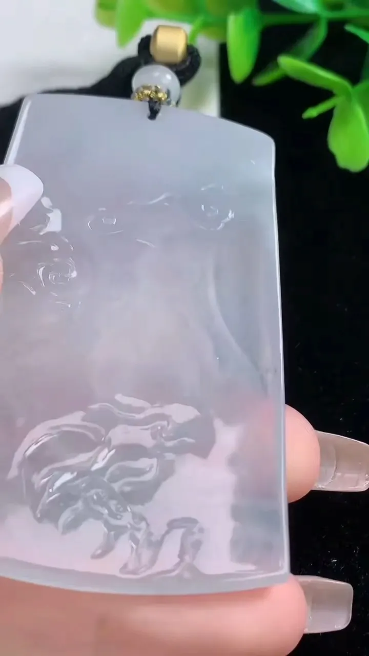 天然A货翡翠种飘花普贤菩萨吊坠，尺寸64-43-5.4，重量:41.31g
1月5日