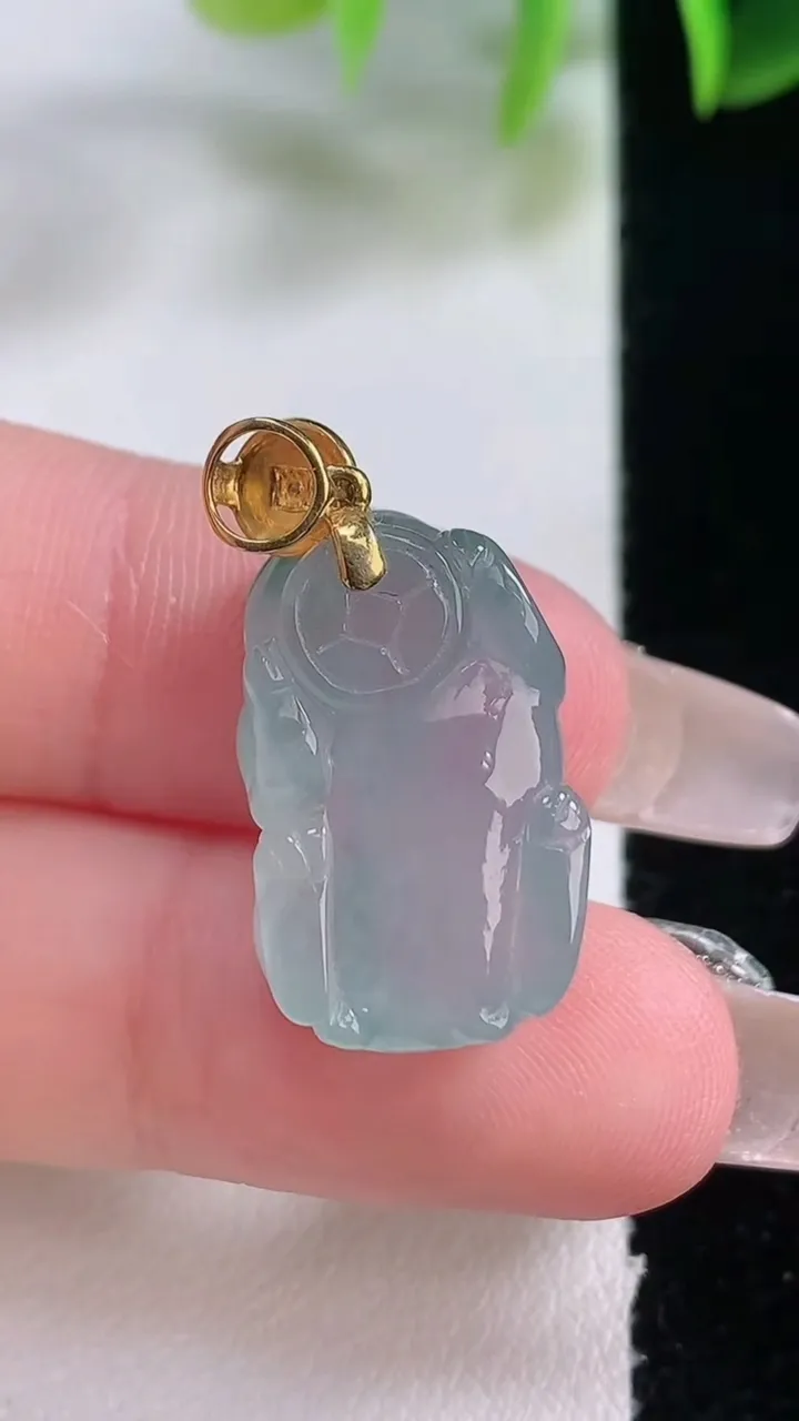 天然A货翡翠种飘花貔貅吊坠，尺寸21.4-12.5-7.5，重量:5.10g
1月5日