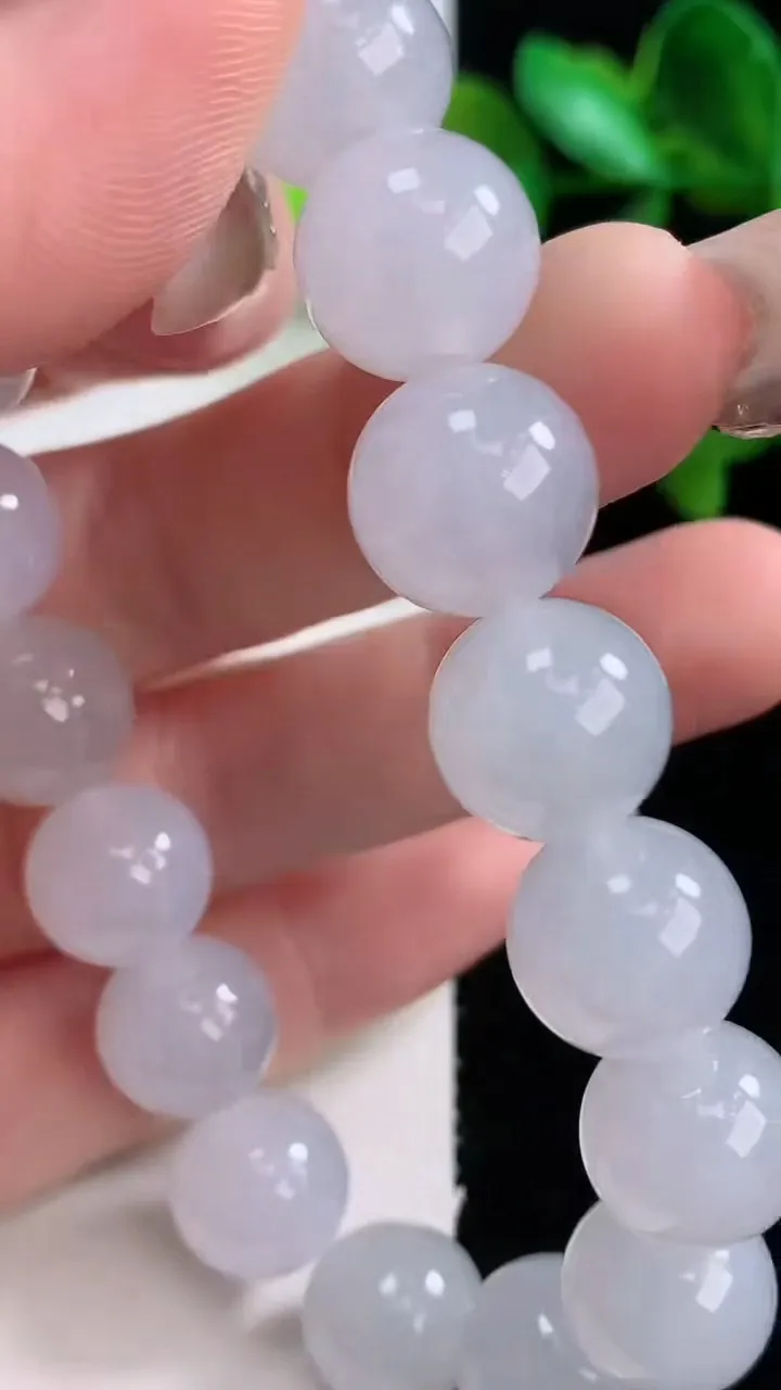 天然A货翡翠圆珠手串，尺寸12-17颗，重量:51.06g1月5日
工厂直销收藏佳品,种好水足，色泽均匀，有种有色，上手高大气！