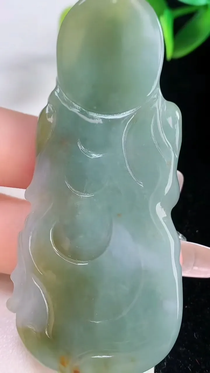 天然A货翡翠双彩御龙关公吊坠，尺寸74.6-32.4-9，重量:40.15g
1月5日