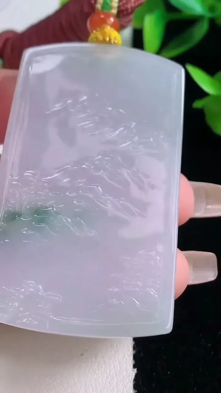 天然A货翡翠冰种春带彩紫罗兰山水牌吊坠，尺寸58-36.4-4.6，重量:36.76g
1月5日