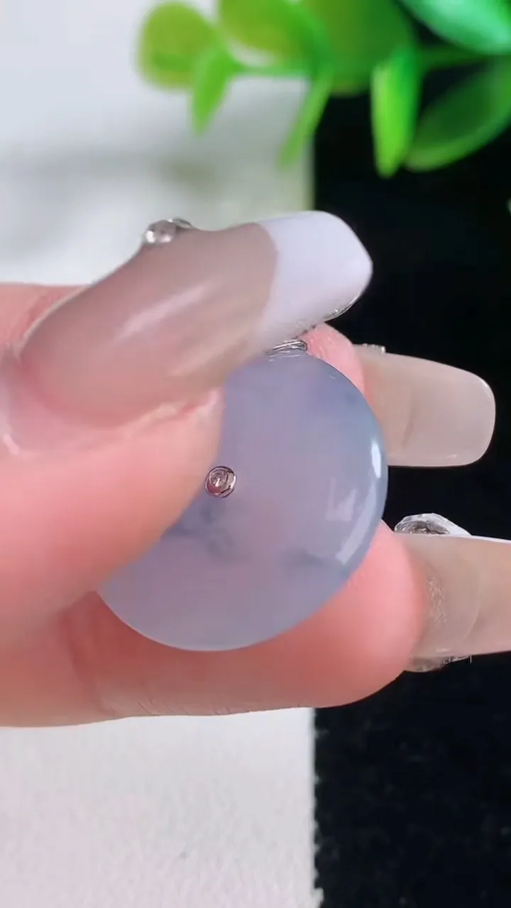 天然A货翡翠种紫罗兰平安扣吊坠，尺寸20.4-4.7，重量:4.90g
1月5日