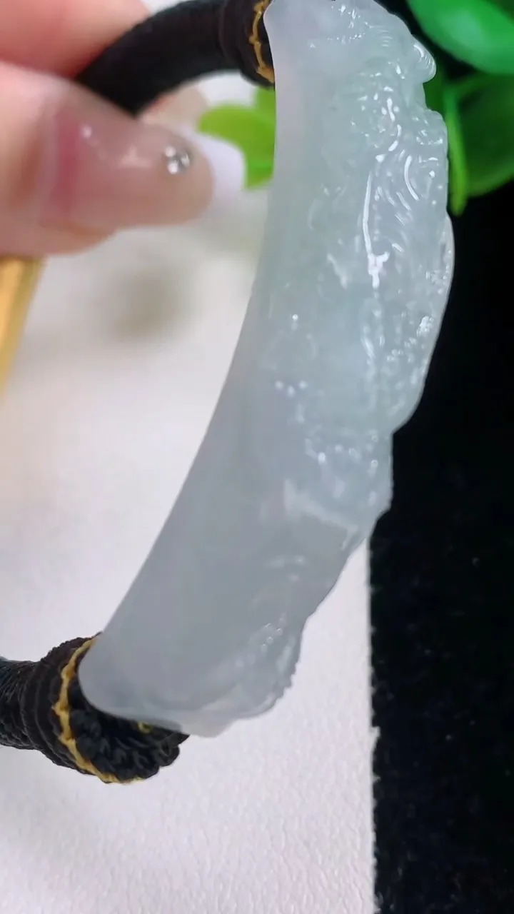 天然A货翡翠龙牌手牌，尺寸52.6-10.6-10，重量:25.08g
1月5日