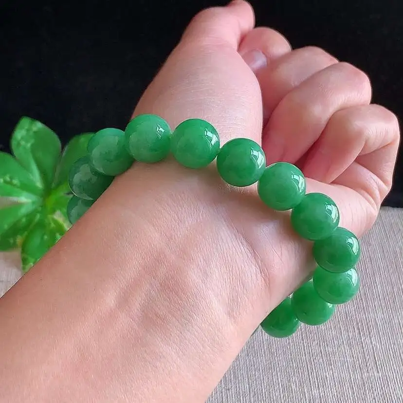 a货翡翠冰种满绿圆珠佛珠手串17颗  尺寸11.6mm 重量49.64g 0104