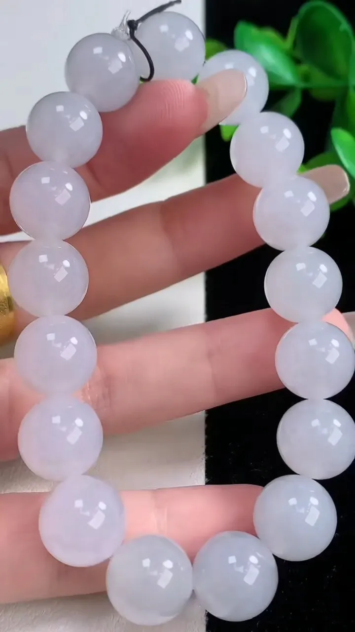 天然A货翡翠圆珠手串，尺寸12-17颗，重量:51.06g1月5日
工厂直销收藏佳品,种好水足，色泽均匀，有种有色，上手高大气！