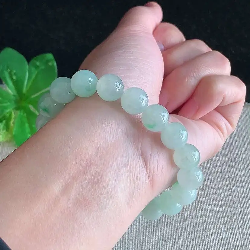 a货翡翠冰种飘绿圆珠佛珠手串19颗  尺寸10.4mm 重量38.32g 0104