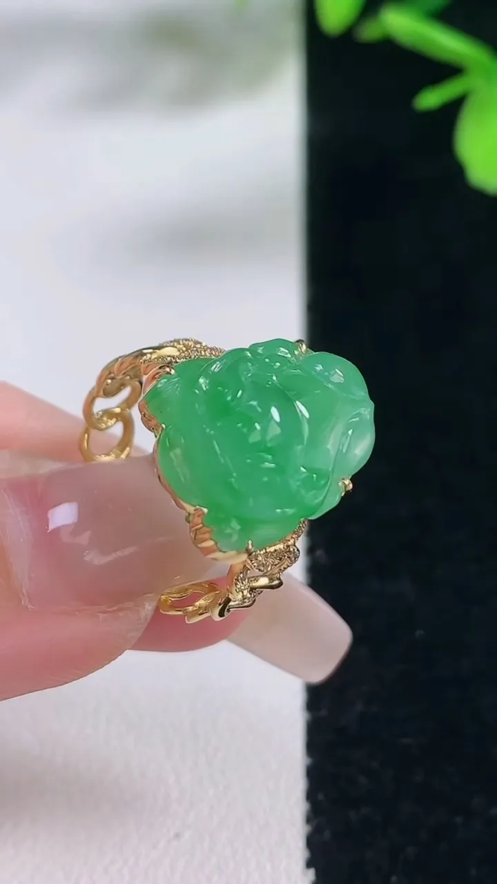 天然A货翡翠金蟾戒指，尺寸17.6-16.2-11.6-8，重量:4.67g2026年1月5日
工厂直销收藏佳品,种好水足，色泽均匀，有种有色，上手高大气！