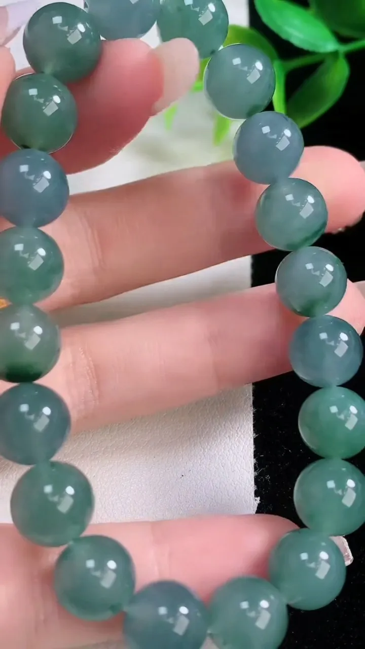 天然A货翡翠飘花圆珠手串，尺寸9.6-20颗，重量:31.85g1月5日
工厂直销收藏佳品,种好水足