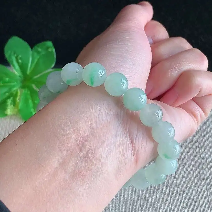 a货翡翠冰种飘绿圆珠佛珠手串19颗  尺寸10.4mm 重量38.32g 0104