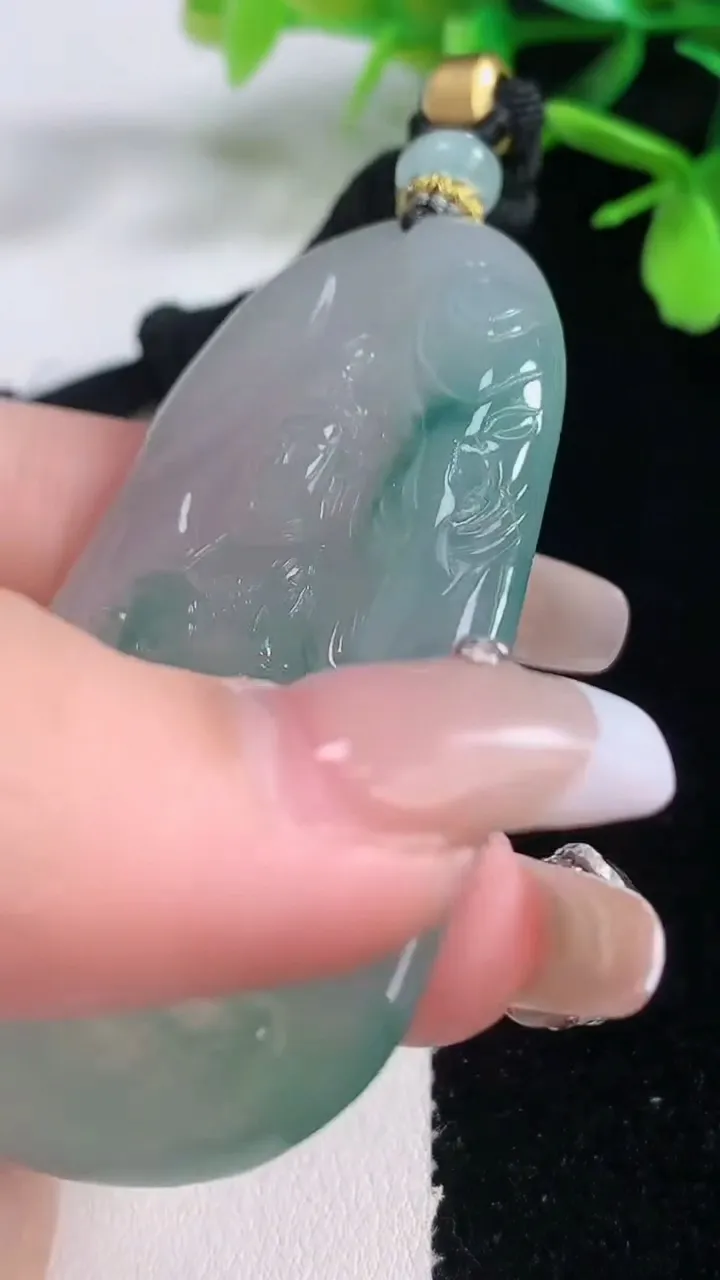 天然A货翡翠种飘花普贤菩萨吊坠，尺寸63-41-5.8，重量:33.70g
1月5日
