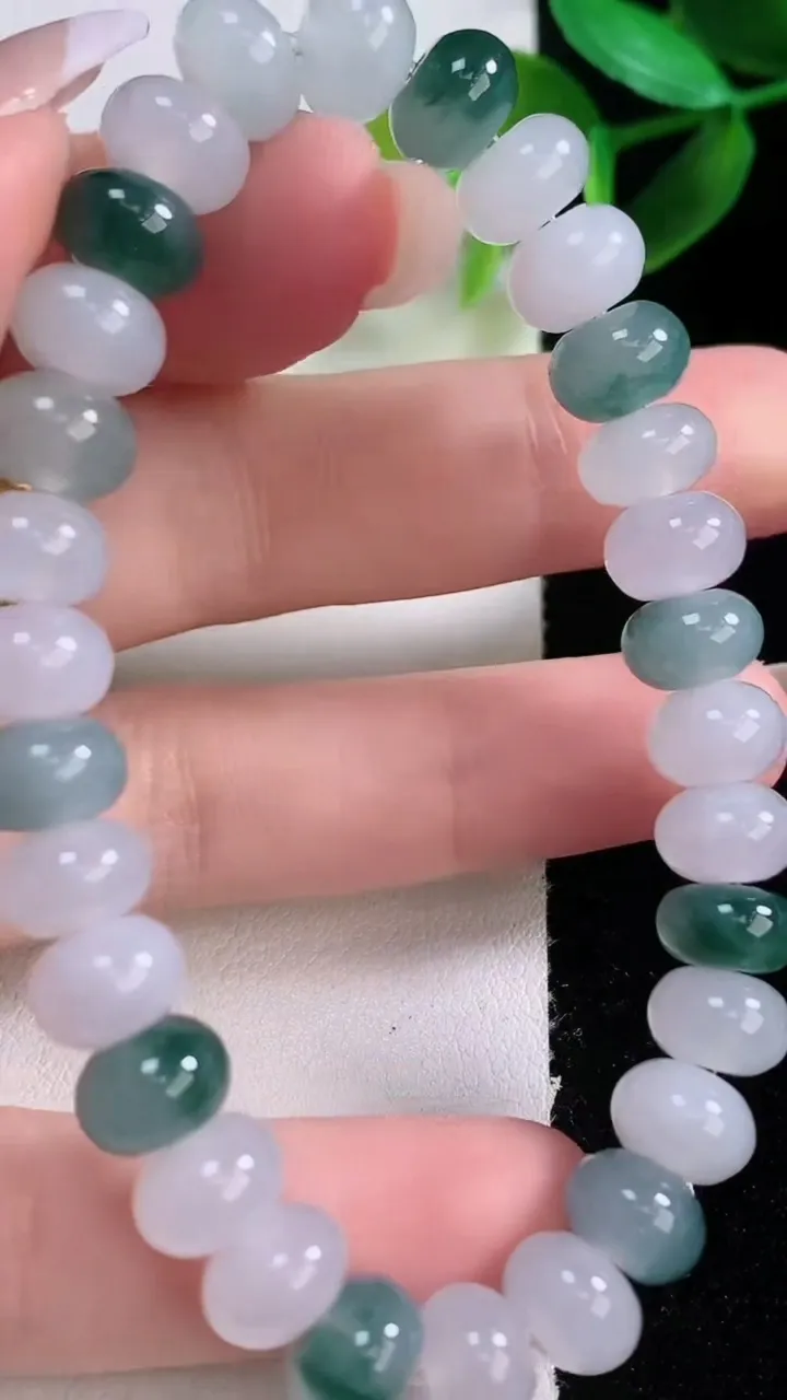 天然A货翡翠飘花算盘珠手串，尺寸8.5-6-30颗，重量:24.76g1月5日
工厂直销收藏佳品,种