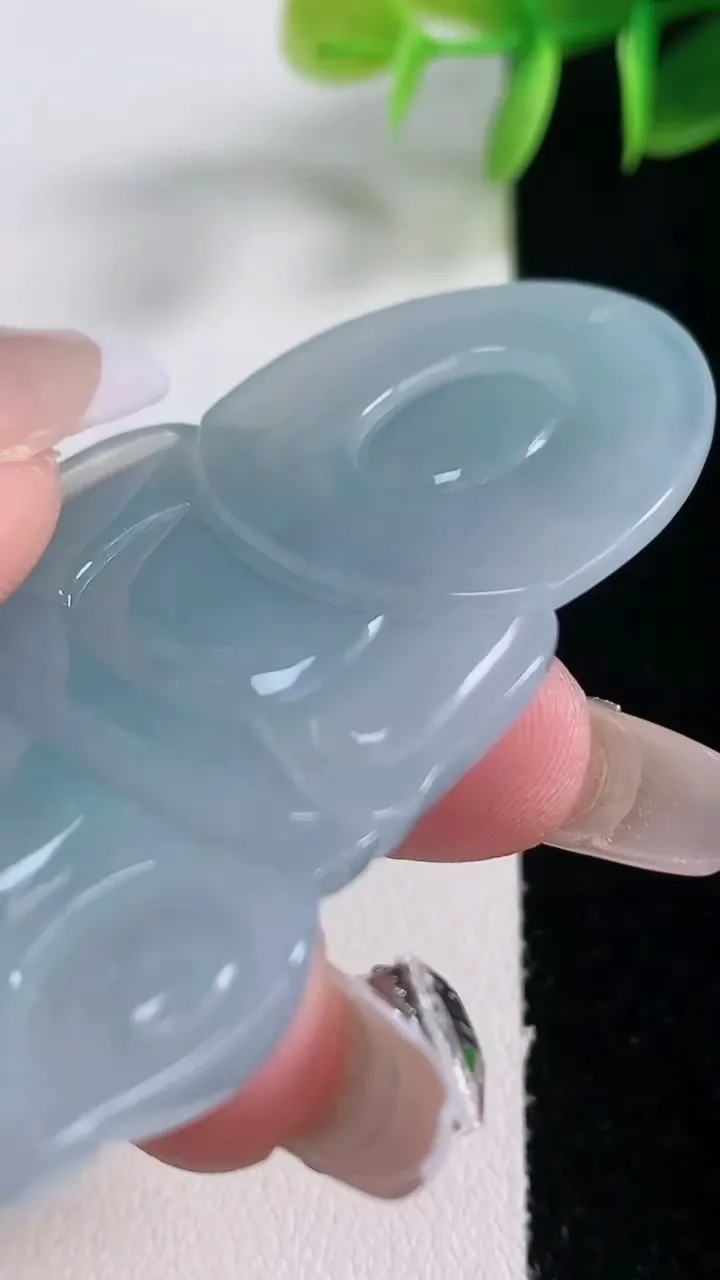 天然A货翡翠观音菩萨吊坠，尺寸63-39-6.2，重量:25.32g
1月5日