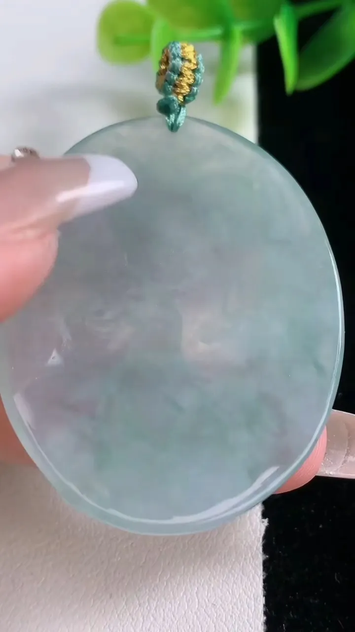 天然A货翡翠大日如来吊坠，尺寸47.8-36.4-4，重量:17.62g
1月5日