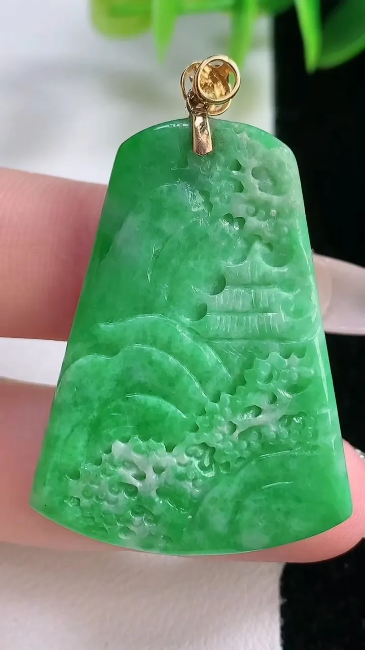 天然A货翡翠山水牌吊坠，尺寸38.3-29-6.6，重量:13.22g
1月5日