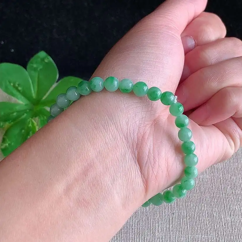 a货翡翠冰种飘绿圆珠佛珠手串32颗  尺寸6mm 重量11.40g 0104