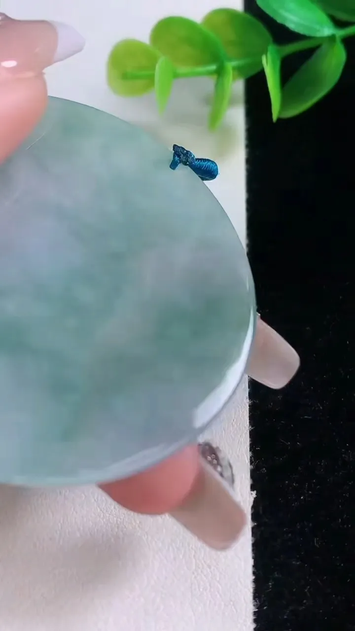 天然A货翡翠阿弥陀佛吊坠，尺寸53-4.7，重量:30.22g
1月5日