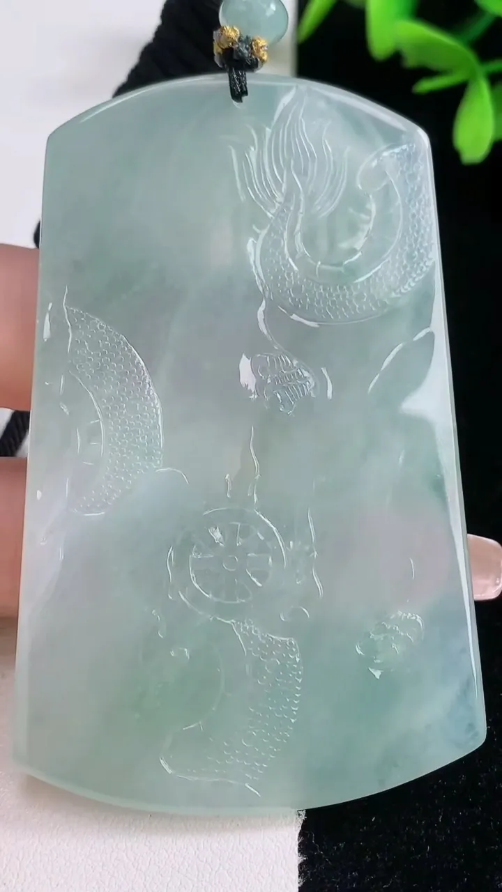 天然A货翡翠御龙大势至菩萨吊坠，尺寸71-45.8-5.8，重量:46.96g
1月5日