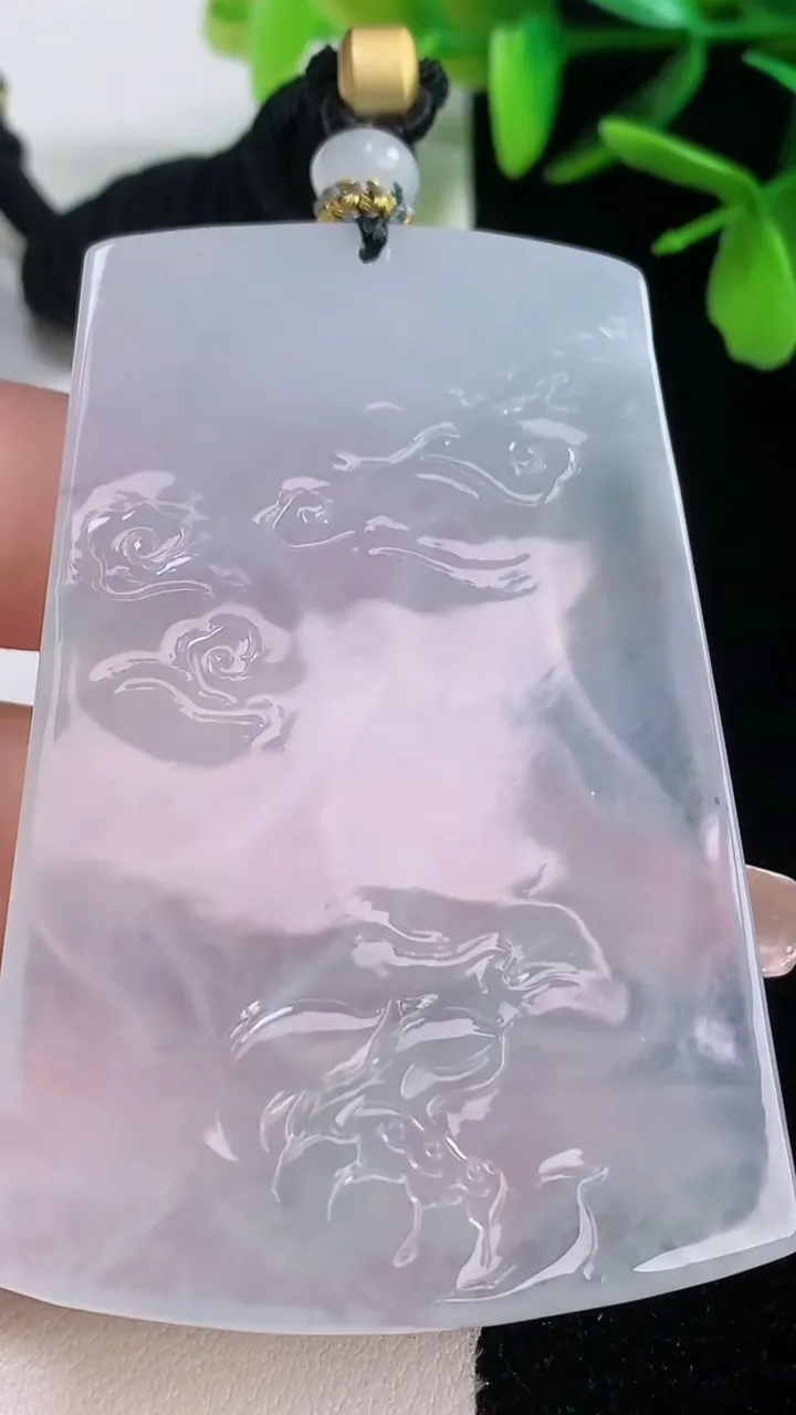 天然A货翡翠种飘花普贤菩萨吊坠，尺寸64-43-5.4，重量:41.31g
1月5日