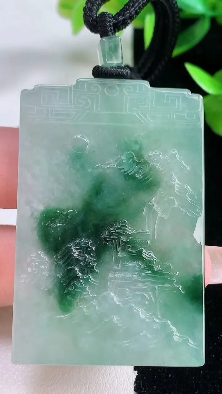 天然A货翡翠牌吊坠，尺寸53-34.6-4.7，重量:31.37g
1月5日