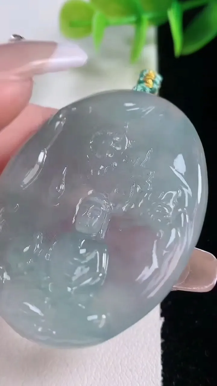 天然A货翡翠大日如来吊坠，尺寸47.8-36.4-4，重量:17.62g
1月5日