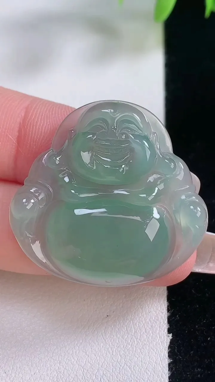 天然A货翡翠佛公吊坠，尺寸30.4-32.4-4.9，重量:6.92g
1月5日