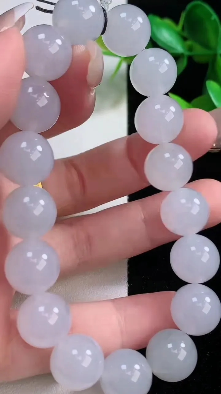 天然A货翡翠圆珠手串，尺寸12-17颗，重量:51.06g1月5日
工厂直销收藏佳品,种好水足，色泽