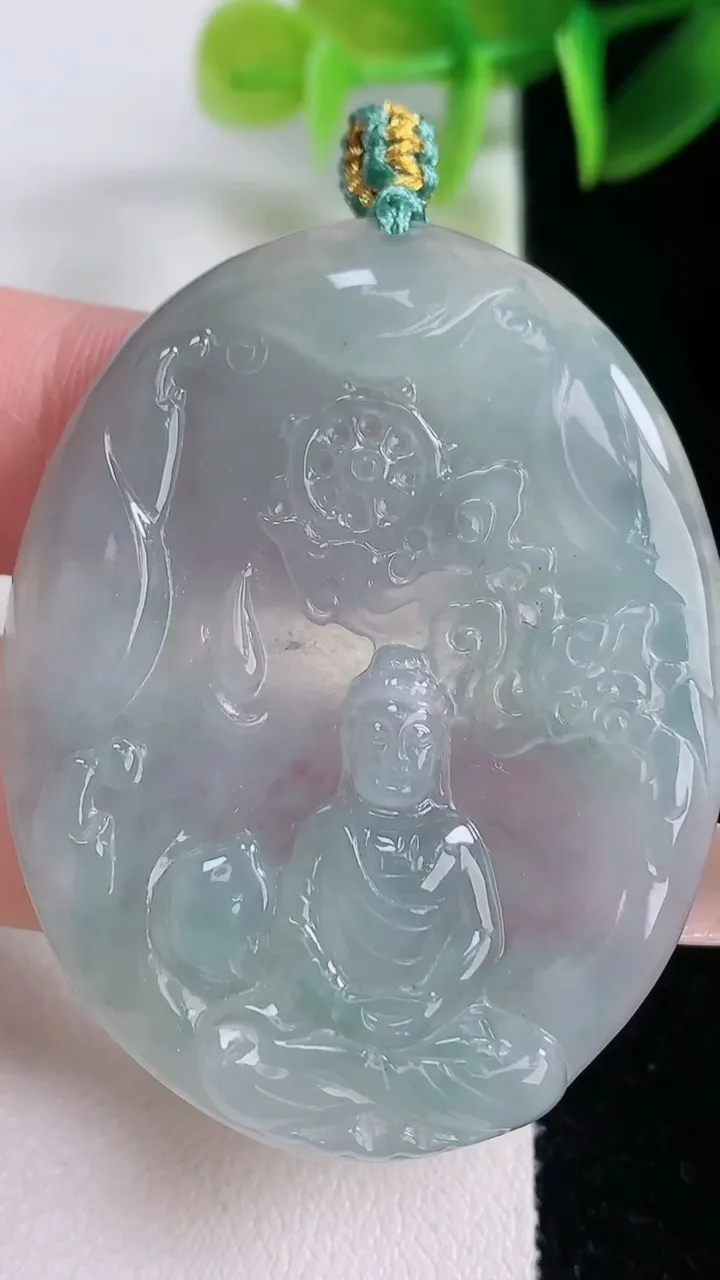 天然A货翡翠大日如来吊坠，尺寸47.8-36.4-4，重量:17.62g
1月5日