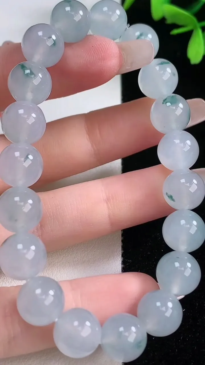 天然A货翡翠种飘花圆珠手串，尺寸10-19颗，重量:32.95g1月5日
工厂直销收藏佳品,种好水足，色泽均匀，有种有色，上手高大气！