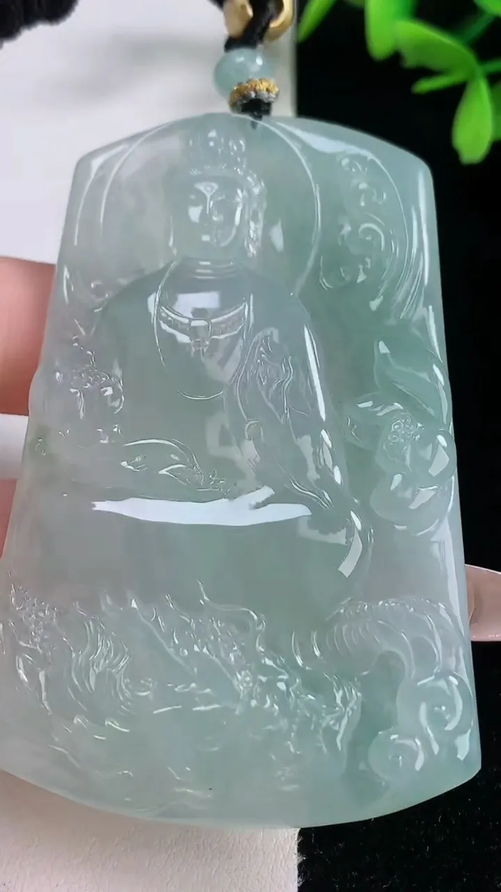 天然A货翡翠御龙大势至菩萨吊坠，尺寸71-45.8-5.8，重量:46.96g
1月5日